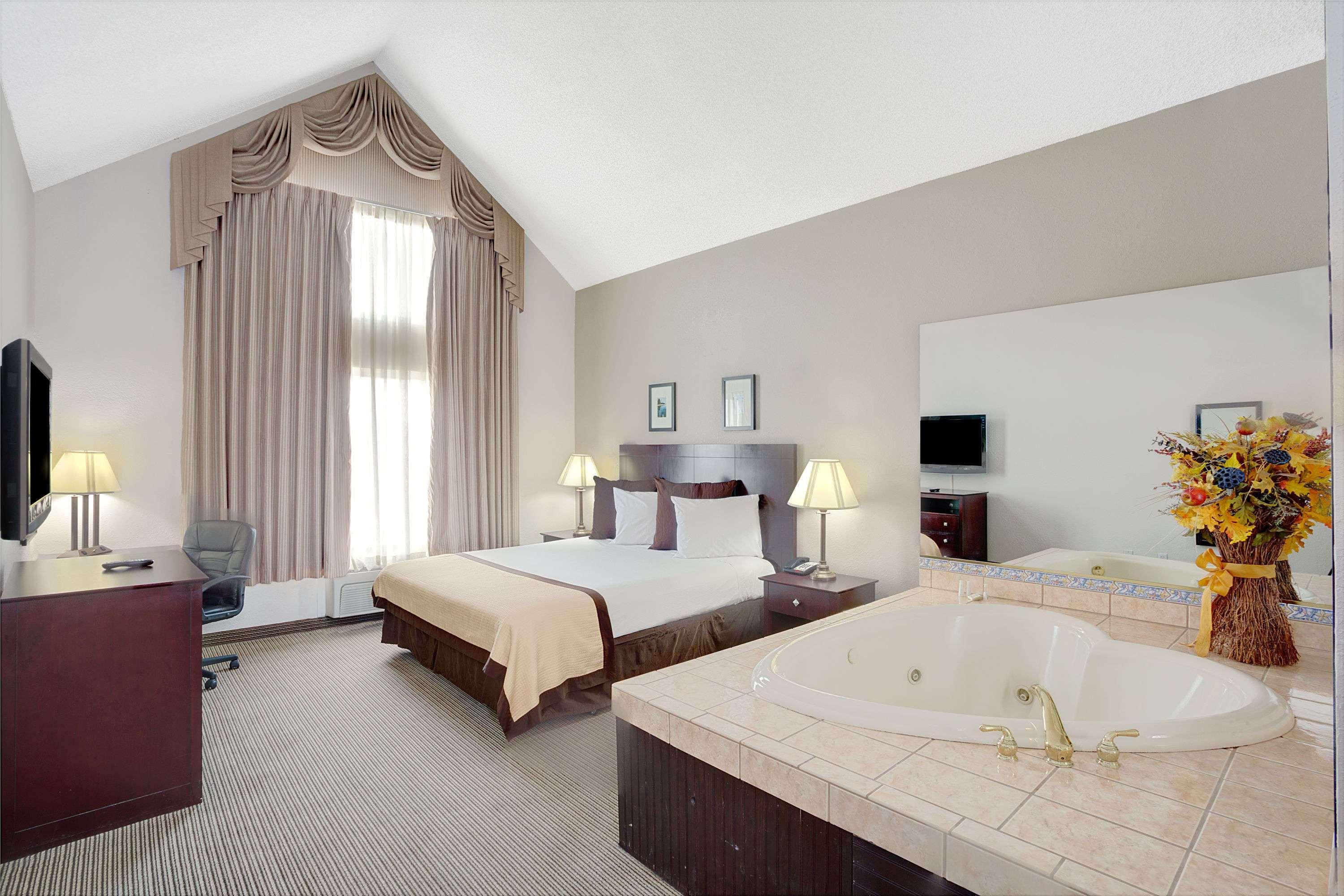 Baymont By Wyndham Reno Hotel Bagian luar foto