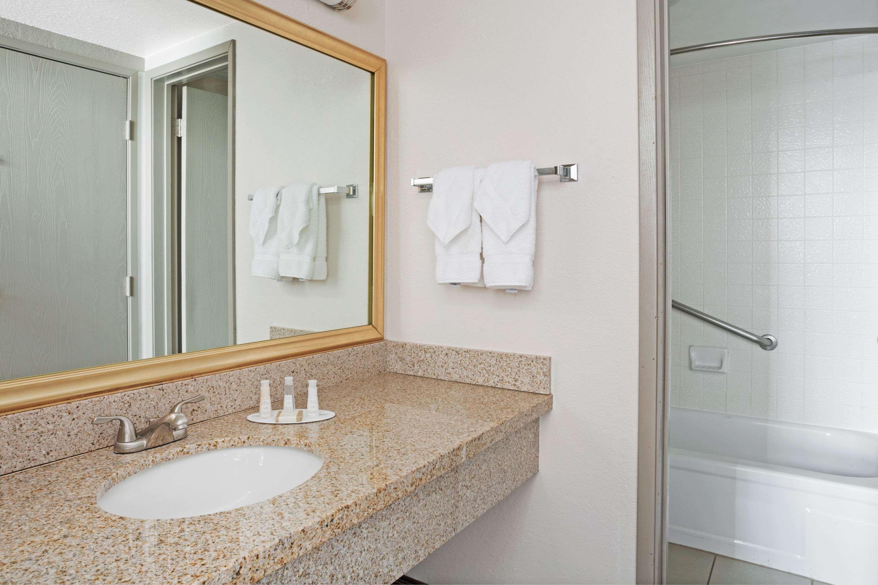 Baymont By Wyndham Reno Hotel Bagian luar foto