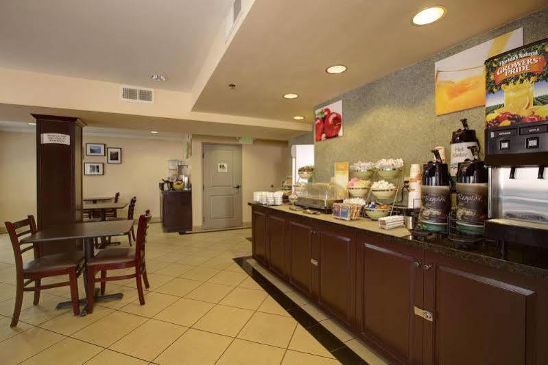 Baymont By Wyndham Reno Hotel Bagian luar foto